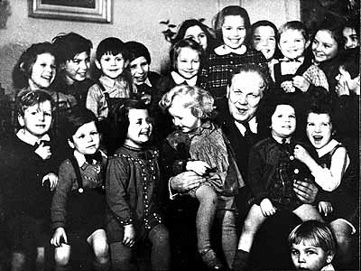 Danish Jewish children brought
to safety